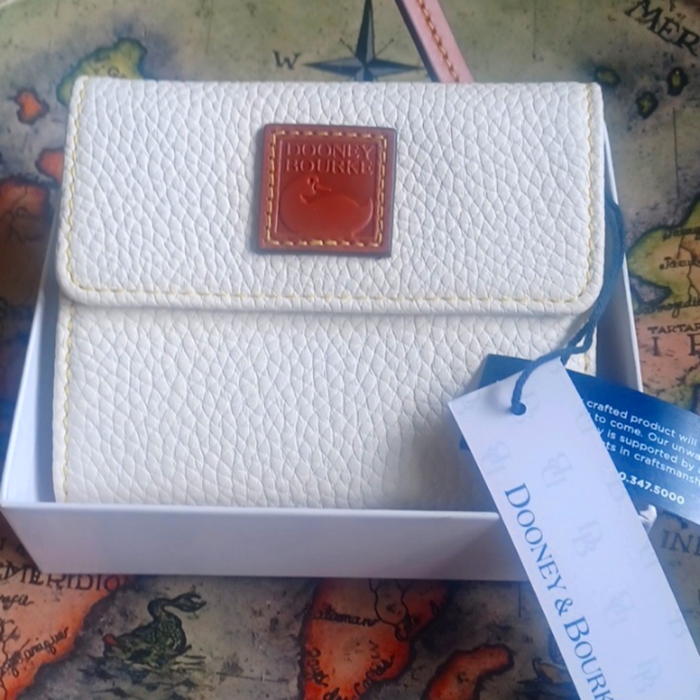 DOONEY & BOURKE WALLET🥰